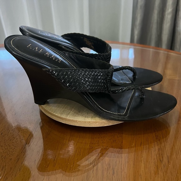 Lauren Ralph Lauren McKenna Wedge
Thong Sandals Black Leather Good Condition - Picture 2 of 11